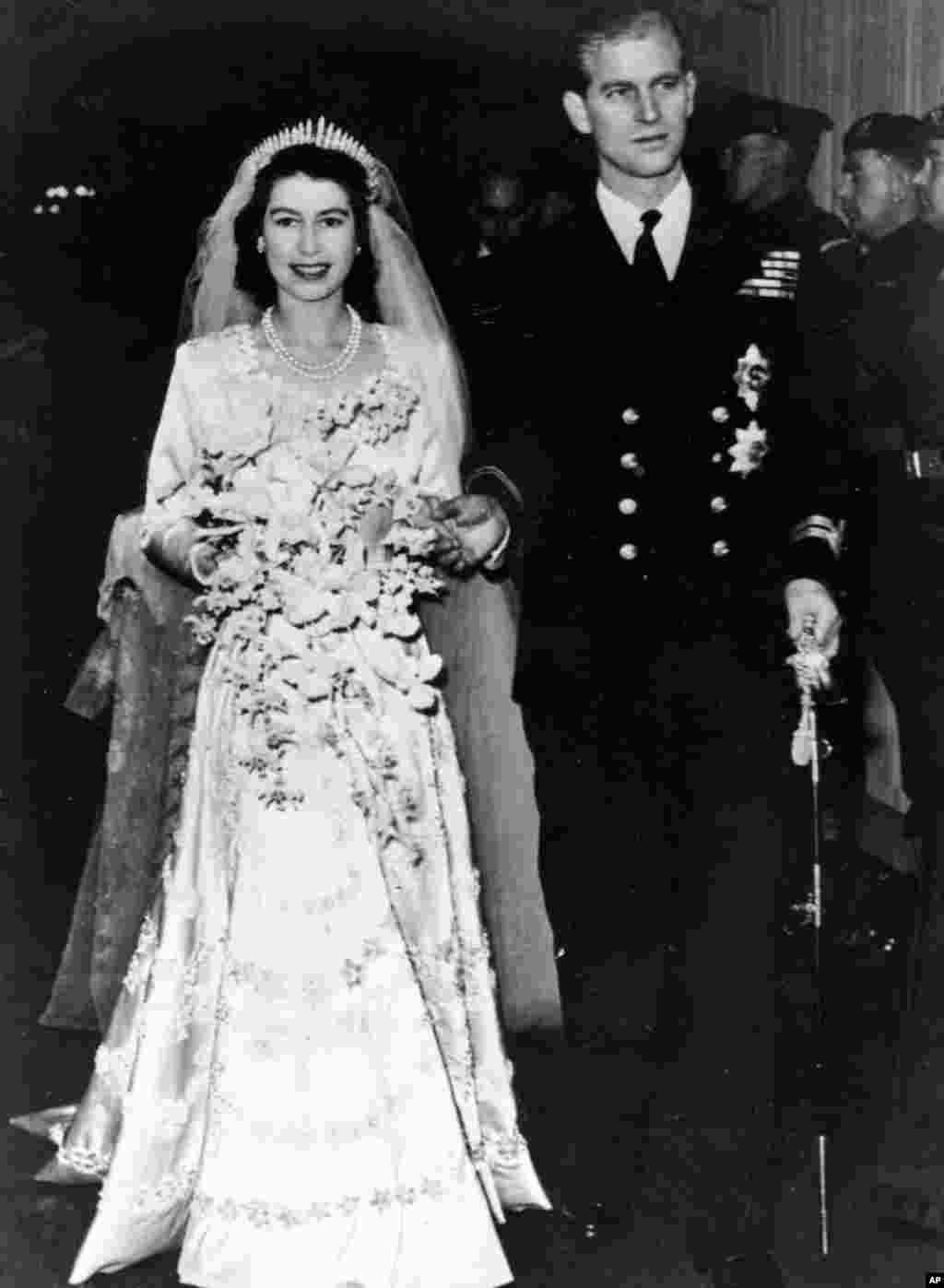 Prenses Elizabeth ve eşi Edinburgh Dükü Philip&#39;in 20 Kasım 1947&#39;de düğünlerinden bir kare