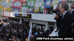 Bakırhan, CHP Genel Başkanı Özgür Özel’e tepki gösterdi.