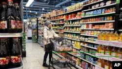 OECD ülkelerinde gıda enflasyonu yavaşlamaya devam ederken, gelişmiş ülkelerde Rusya-Ukrayna savaşı sonrası yükselen gıda enflasyonu, savaş öncesi seviyelere geri döndü. 