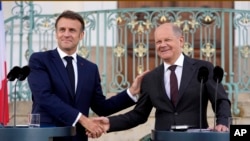 Fransa Cumhurbaşkanı Emmanuel Macron’un Almanya ziyaretinde, Almanya ve Fransa'nın ortak yönlerini vurgulamaya çaba gösterdiği yorumları yapılıyor.

