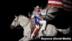 Country müziği tınılarıyla öne çıkan son albümü 'Cowboy Carter'ı piyasaya süren Beyoncé, bir yandan siyah kimliğini sahiplenip yeniden tanımlıyor, diğer yandansa country türüne olan tutkusunu sergiliyor.
