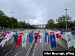 Saraçhane'de toplanan sendikaların Taksim'e yürüyüşlerini önlemek için çevre yollar kapatıldı ve yoğun güvenlik önlemleri alındı.