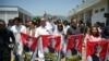 پاکستان تحریکِ انصاف کے ارکانِ اسمبلی سابق وزیرِ اعظم عمران خان کی رہائی کے لیے پارلیمان کے باہر احتجاج کر رہے ہیں۔