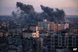 Hamas rehinelerin İsrail'in hava saldırılarında öldüğünü iddia ediyor.