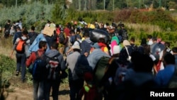 15 AB üyesi ülke Avrupa Komisyonu’na bir mektup göndererek, birlik sınırlarına gelen göçmenlerin AB üyesi olmayan üçüncü ülkelere gönderilmesini önerdi.