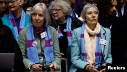 "İklim Koruma için Kıdemli Kadınlar" adlı İsviçreli yaşlı kadınlar grubundan Rosmarie Wyder-Walti ve Anne Mahrer, iklim davasının karar duruşmasına katıldı.