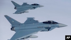 ABD’nin F-16 savaş uçaklarının satış sürecini ilerlettiği Türkiye, Avrupa’dan Eurofighter satın almayı da hala değerlendiriyor. 