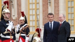 Mayıs 2017'de Macron Versailles Sarayı'nda Putin'i ağırladı