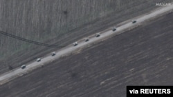 Ukrayna'nın doğusundaki Izyum kasabasının uydudan çekilen görüntüleri tankları gösteriyor. 