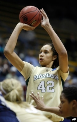 Brittney Griner, Baylor Üniversitesi'nde 2010 yılında Georgetown Üniversitesi karşısında oynarken.