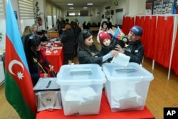 Azerbaycan'da Cumhurbaşkanlığı seçimi için oy verme işlemi bu sabah başladı.