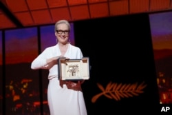 Amerikalı aktris Meryl Streep'e Cannes Film Festivali'nde onur ödülü verildi.