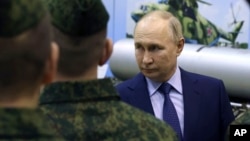 Putin, hava kuvvetleri pilotlarına seslendi.