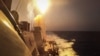 İran’ın Irak, Suriye ve Pakistan’da; onun desteklediği Husiler’in Kızıldeniz’deki saldırıları Ortadoğu’da gerilimi kaygı verici düzeye taşıdı. Fotoğrafta Husiler'in saldırılarına karşı konuşlanan ABD Donanması'na ait uçak gemisi USS Carney görülüyor. (19 Ekim 2023) 