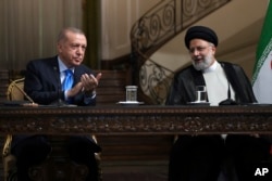 Cumhurbaşkanı Recep Tayyip Erdoğan ve İran Cumhurbaşkanı Reisi Tahran'da ortak basın toplantısı düzenlerken, 19 Temmuz 2022.
