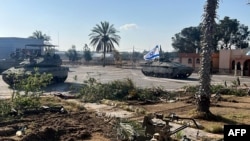 İsrail ordusu tarafından yayınlanan bu fotoğrafta, 401. Tugay'a bağlı muharebe timi tankları Gazze Şeridi'nin güneyinde Gazze ile Mısır arasındaki Refah Sınır Kapısından girerken görülüyor- 7 Mayıs 2024.
