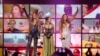 Sertab Erener, Eurovision Şarkı Yarışması'nın dün akşamki yarı finalinde sahne aldı. Yarışmayı daha önce kazanan Yunan şarkıcı Helena Paparizou (solda) ve İsveçli Charlotte Perrelli (sağda) de şarklarını söyledi