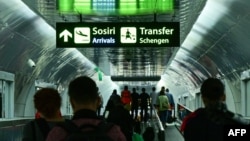 Romanya'nın Otopeni kentindeki Henri Coanda Havalimanı'na Schengen transfer uçuş işaretleri konuldu.