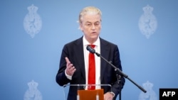 Hollanda’daki aşırı sağcı Özgürlük Partisi'nin (PVV) lideri Geert Wilders daha önce yaptığı bir açıklamada, sağ ve aşırı sağ çizgideki dört partili koalisyonun kurulabilmesi için başbakanlıktan feragat ettiğini bildirmişti.