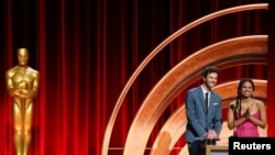 Oyuncular Zazie Beetz ve Jack Quaid 96'ncısı düzenlenecek Akademi Ödülleri'nin adaylarını Los Angeles'ta basın karşısında açıkladı.