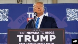 Eski Cumhuriyetçi Başkan Donald Trump Las Vegas'taki bir seçim kampanyası etkinliğinde konuşurken, 27 Ocak 2024.