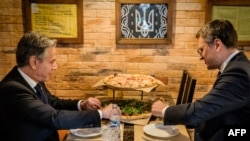 Blinken ve Kuleba, "çalışma yemeği" için Kiev'deki Veterano Pizza'ya gitti.